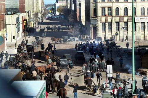 A scene for the movie The Assassination of Jesse James by the Coward Robert Ford was shot in Winnipeg&rsquo;s Exchange District in October, 2005. (Wayne Glowacki / Winnipeg Free Press files)