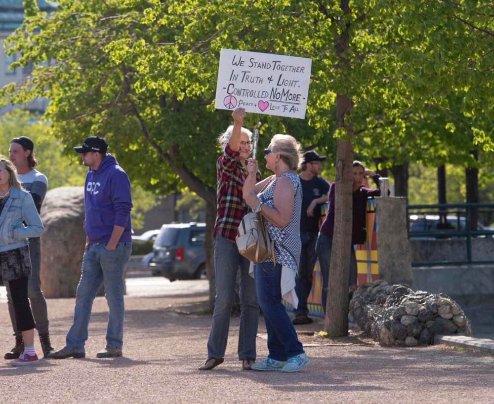 MIKE SUDOMA / WINNIPEG FREE PRESS
Two protesters at an anti-mask rally held at the Forks Friday.