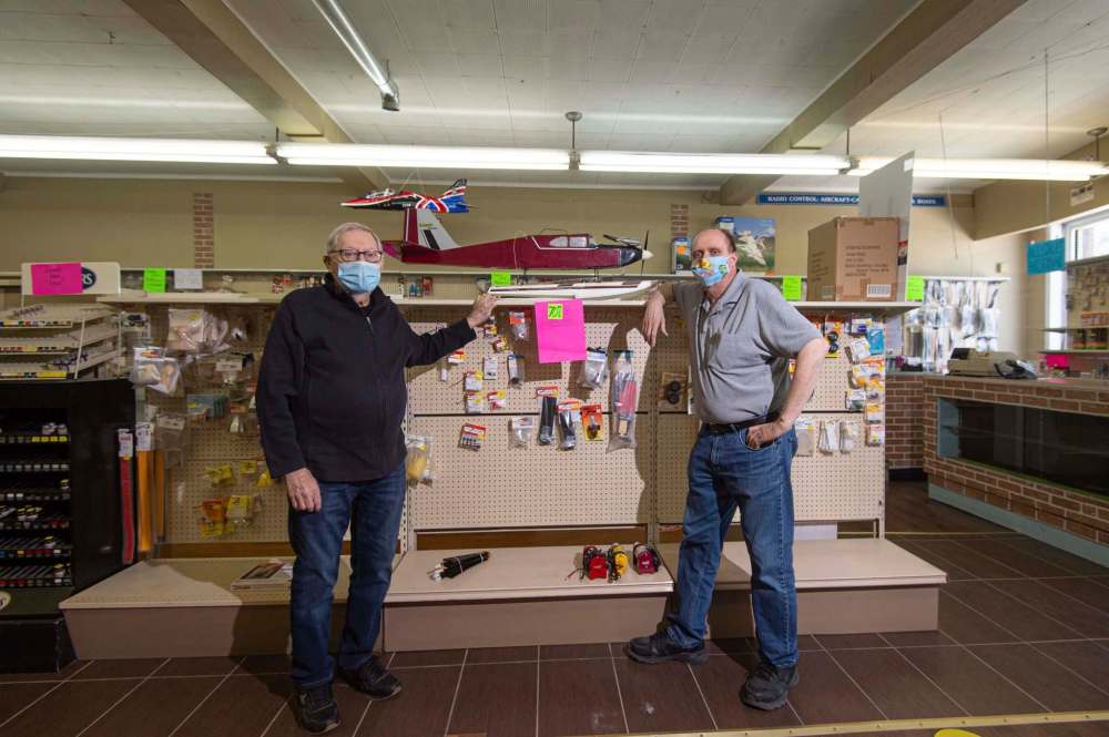 MIKE SUDOMA / WINNIPEG FREE PRESS
Cellar Dweller owner Gerry Fingler (left) and longtime sales staff Jim Holland have been helping local hobbyists for decades.