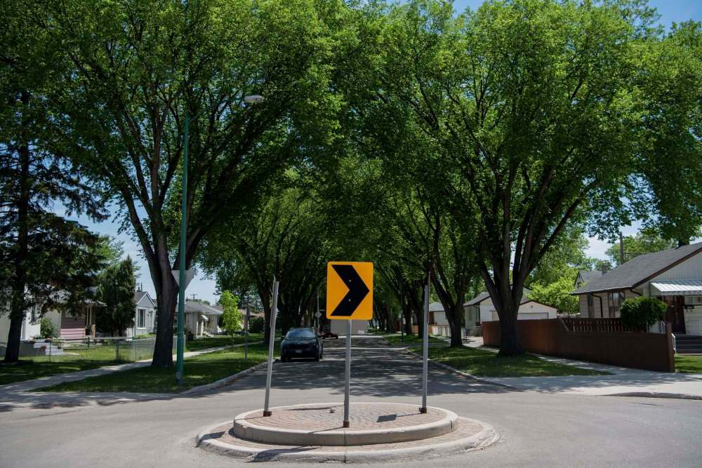 Warsaw Avenue is one of the streets planned for the trial of a 30 km/h speed limit. (Alex Lupul / Winnipeg Free Press)