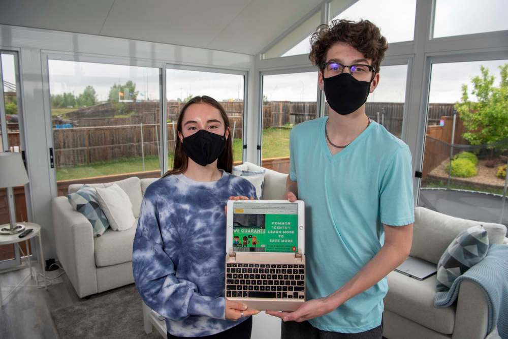 ALEX LUPUL / WINNIPEG FREE PRESS
Mia Bestvater and Colin George built a financial literacy website called Common Cents, which covers money-related topics that their peers commonly encounter.