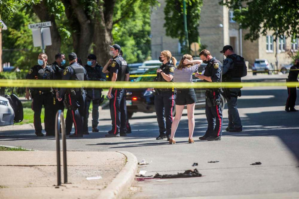 Police investigate the scene of a shooting at Young and Westminster in Winnipeg. (Mikaela MacKenzie / Winnipeg Free Press files)