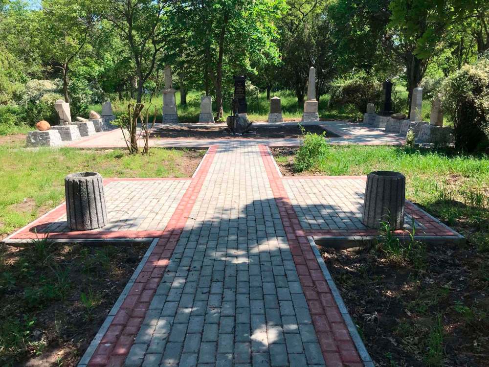 SUPPLIED
A memorial, located at the Khortitsa National Nature Reserve in Zaporizhzhia, is constructed of gravestones of Mennonites who lived and were buried in a church cemetery in nearby Chortitza in the 19th and 20th centuries.
- for John Longhurst story / Winnipeg Free Press 2021