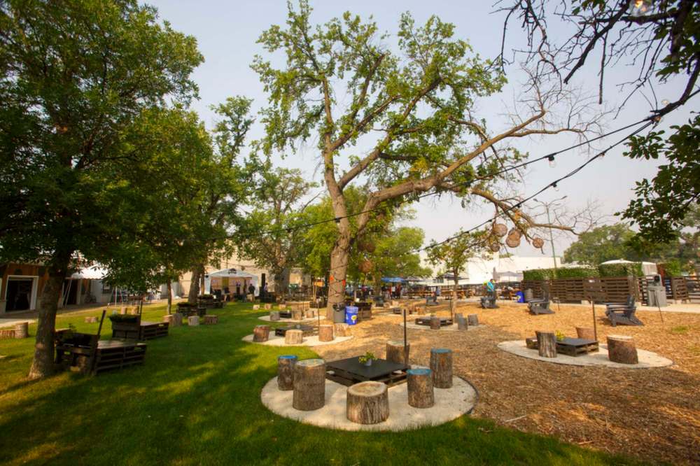 MIKE DEAL / WINNIPEG FREE PRESS
Le Patio 340 is Winnipeg’s new pop-up, summertime, and bilingual cultural bar.