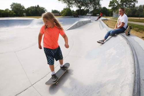 JOHN WOODS / WINNIPEG FREE PRESS
Jaimie Isaac and her son James skateboard at Chornick Park. Jaimie skated in the park herself when she was a kid.