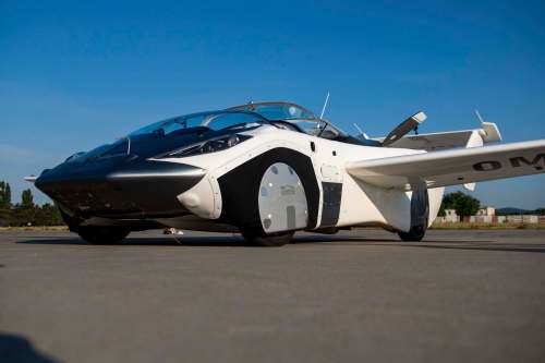 TASR / Jaroslav Novak World premiere of the flight of the flying car Aircar - for the first time in the world, the flying car is flying between two international airports - from Nitra to Bratislava. In the picture, an Aircar at Airport in Bratislava on June 28, 2021.