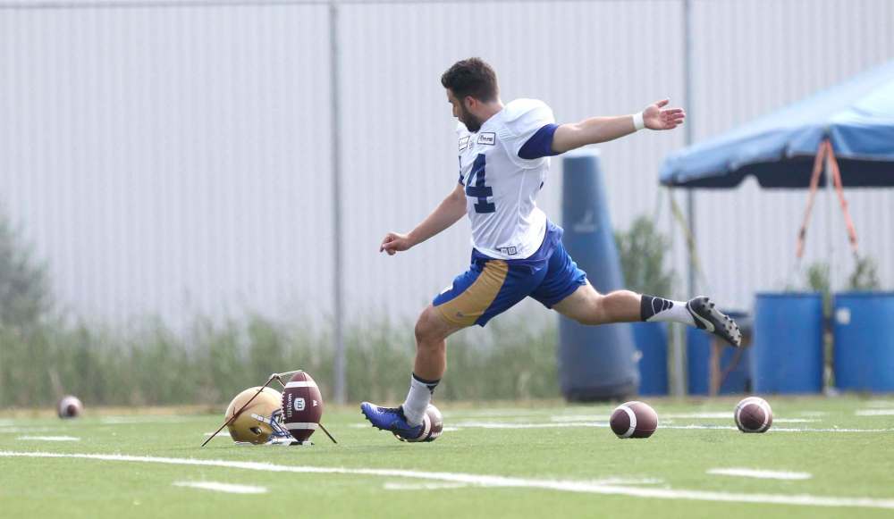 RUTH BONNEVILLE / WINNIPEG FREE PRESS
Recently acquired Blue Bombers kicker Tyler Crapigna practises his placekicking Thirsday.