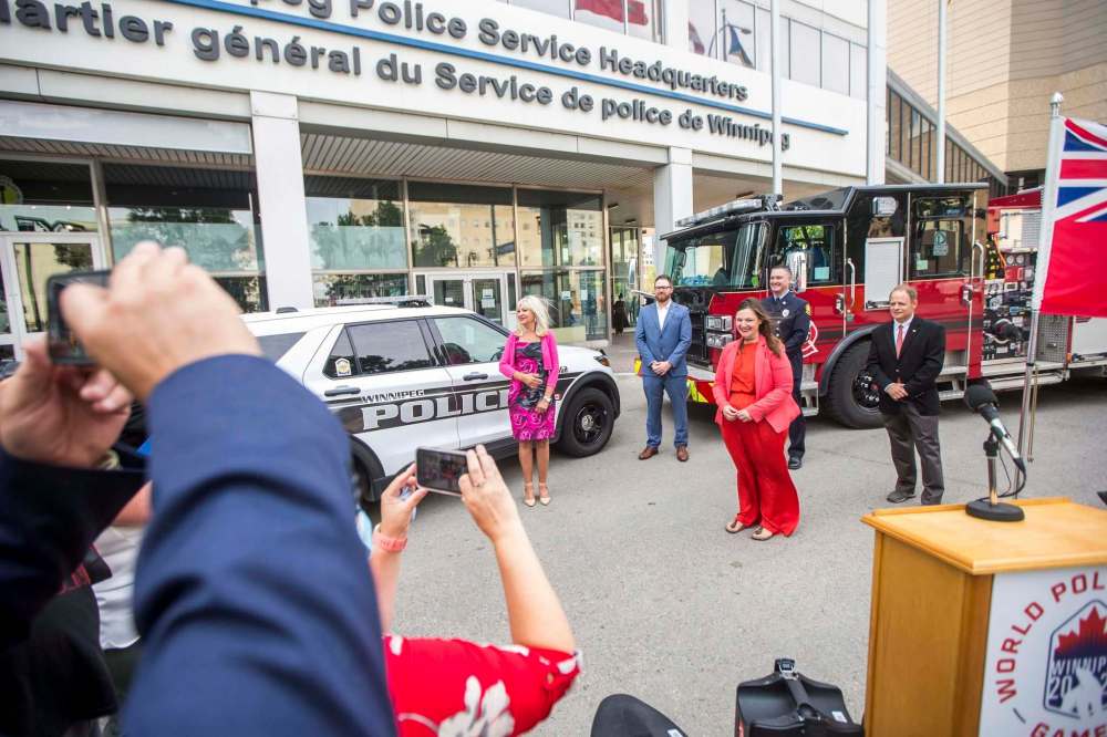 MIKAELA MACKENZIE / WINNIPEG FREE PRESS
On Wednesday Cathy Cox (left), Mike Edwards, Sherri Rollins, Chad Swayze, and Kevin Lamoureux pose for a photo at a press conference at the Winnipeg Police Service headquarters marking two years from the start of the World Police and Fire Games in Winnipeg.