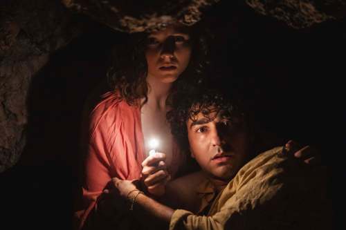 Thomasin McKenzie, left, and Alex Wolff. (Universal Pictures)
