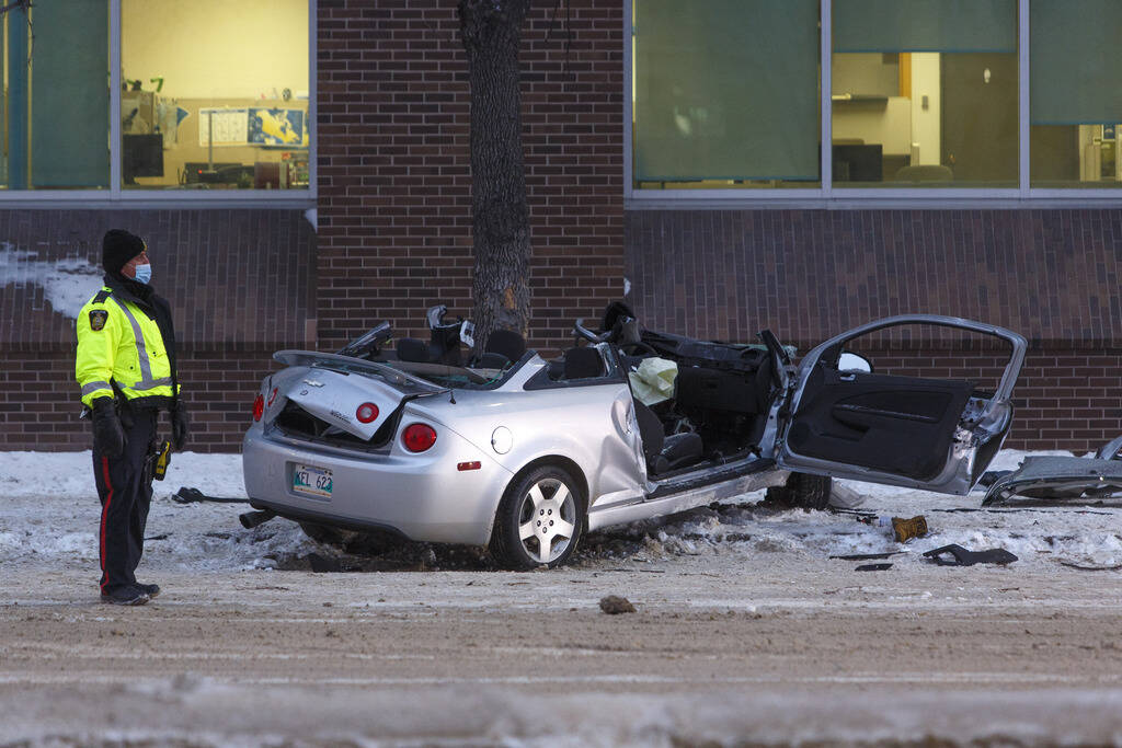 One in hospital after collision on Main Street – Winnipeg Free Press