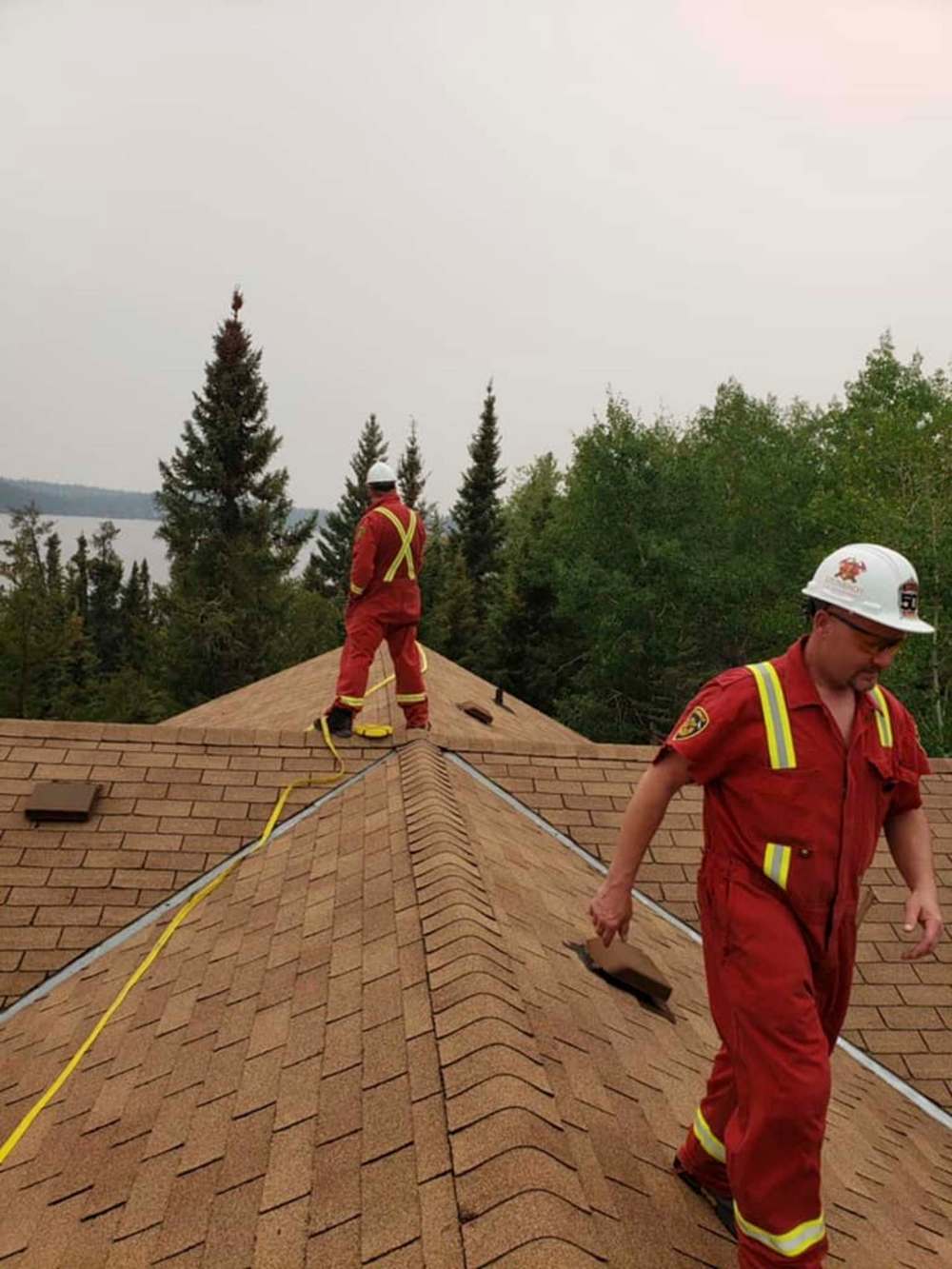 SUPPLIED
Steinbach Fire Department crews working to protect a cabin on Davidson Lake.