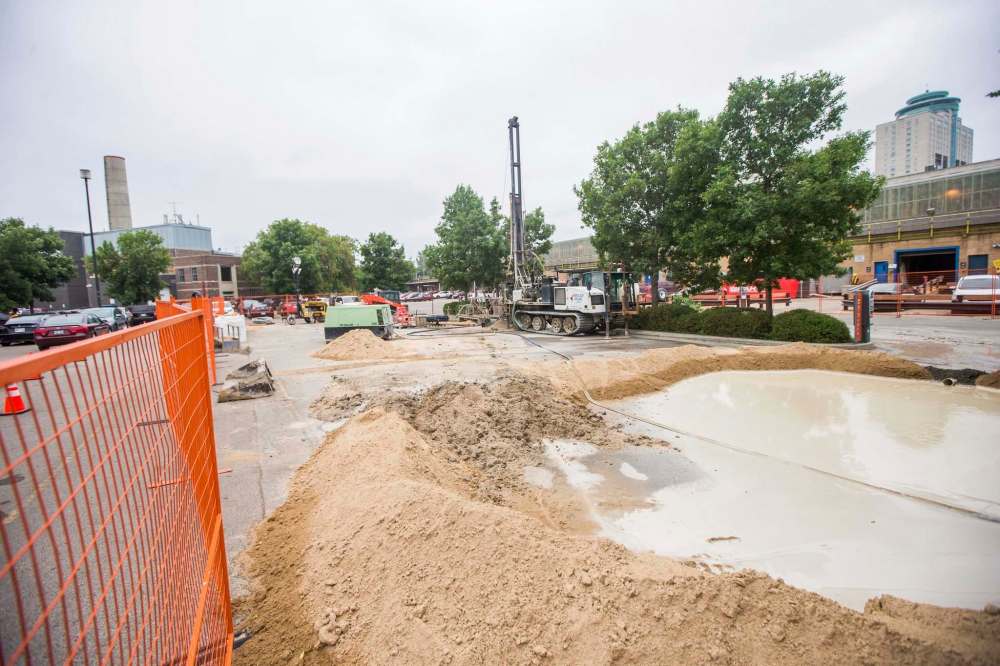 MIKAELA MACKENZIE / FREE PRESS FILES
The federal government has committed up to $1.8 million for the geothermal system that will heat and cool the development, said Dan Vandal, Manitoba's senior federal cabinet minister.