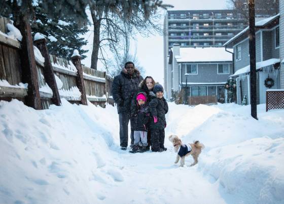 JESSICA LEE / WINNIPEG FREE PRESSThe Wilder family left to right: Lamont, Mackenna, 7, Jennifer and Alyssa, 11.