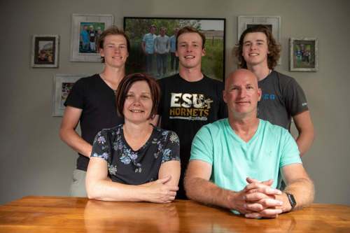 Front row, from left: Tobi and Craig Geekie, Back row, from left:, Morgan, Noah and Conor Geekie. (Alex Lupul / Winnipeg Free Press)