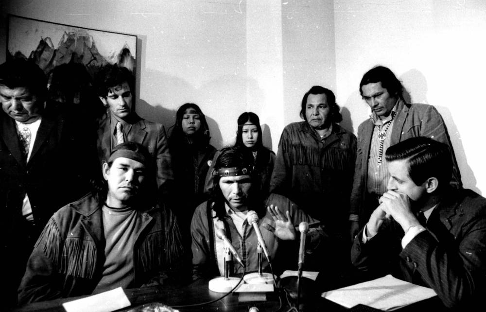 MIKE ZERBY / MINNEAPOLIS STAR TRIBUNE / TNS
A group of American Indian representatives met with Sen. Walter Mondale, D-Minn., right, in 1971. Seated were Clyde Bellecourt, left, and Dennis Banks, leaders of the American Indian Movement (AIM).