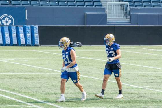 ALEX LUPUL / WINNIPEG FREE PRESSWinnipeg Blue Bombers Noah Hallett (23) and Nick Hallett (21) during practice at IG Field on Wednesday.