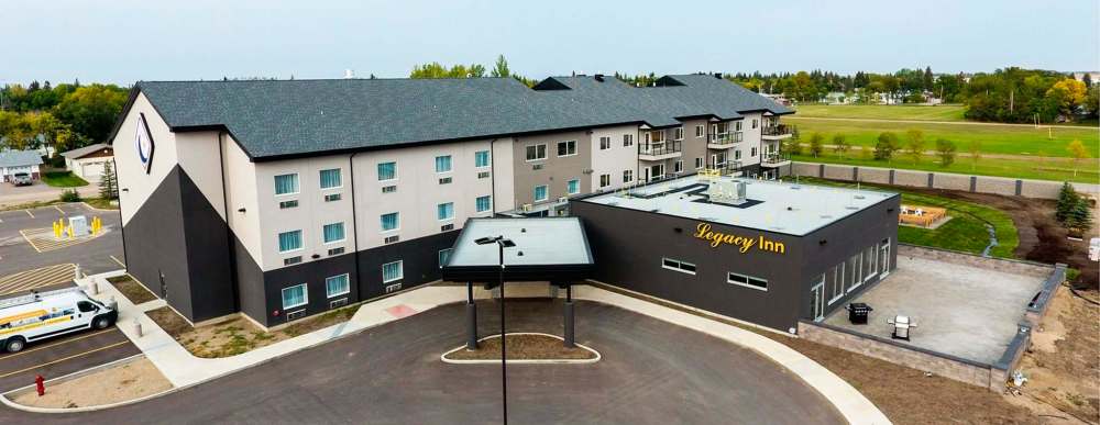 The newly opened Blue Crescent Hotel in Rivers has been a home away from home for construction crews, tradespeople, railway workers, and agricultural industry professionals. (Supplied)
