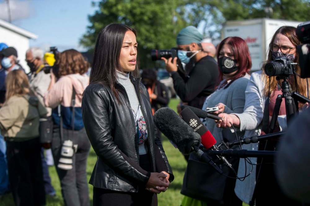MIKAELA MACKENZIE / WINNIPEG FREE PRESS
Winnipeg North NDP candidate Melissa Chung-Mowat speaks to media after party leader Jagmeet Singh made a housing announcement in Winnipeg on Thursday.