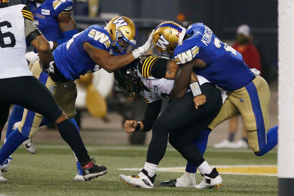 John Woods / The Canadian Press files
A strong game from the Blue Bombers defense line, with players such as Jackson Jeffcoat (left) and Jonathan Kongbo (right) pressuring the quarterback, will be key to the Bombers' success on Sunday.