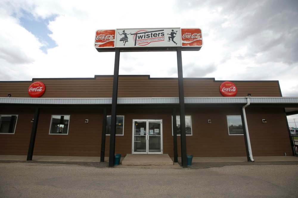 JOHN WOODS / WINNIPEG FREE PRESS FILES
The owner of Twisters diner in Winkler is considering barring all dine-in options at the restaurant.