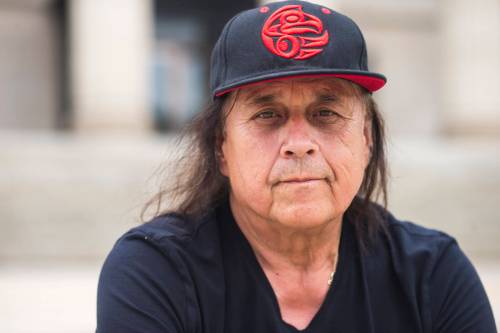 MIKAELA MACKENZIE / WINNIPEG FREE PRESS FILES
Ojibway musician Vince Fontaine at the Manitoba legislature last July. The lead singer of bands Eagle & Hawk and Indian City died suddenly last week at age 62.