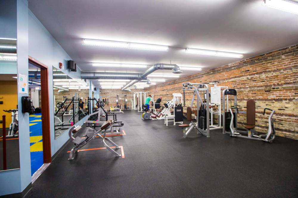 MORFIT will not verify COVID-19 vaccination status or a negative test for clients to enter the company's gyms. Members who disagrees with the company policy can request a refund on the balance of their membership. (Mikaela MacKenzie / Winnipeg Free Press files)
