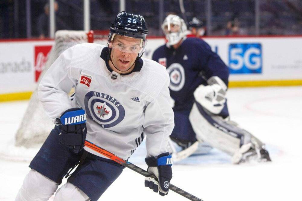 MIKE DEAL / WINNIPEG FREE PRESS
Jets forward Paul Stastny learned of his COVID diagnosis before the team left for Detroit so he is isolating at home with his family.