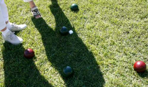 Candace Elliott / Edmonton Journal
No tape measure required in this bocce match.
