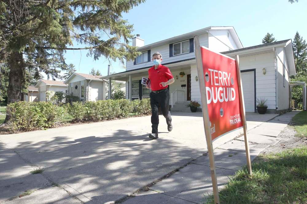 RUTH BONNEVILLE / WINNIPEG FREE PRESS
Liberal candidate Terry Duguid said he’s received a ‘great reception’ during campaign phone calls and in-person visits. Duguid narrowly won the riding with 42 per cent of the vote to the Conservative runner-up’s 39 per cent in 2019.