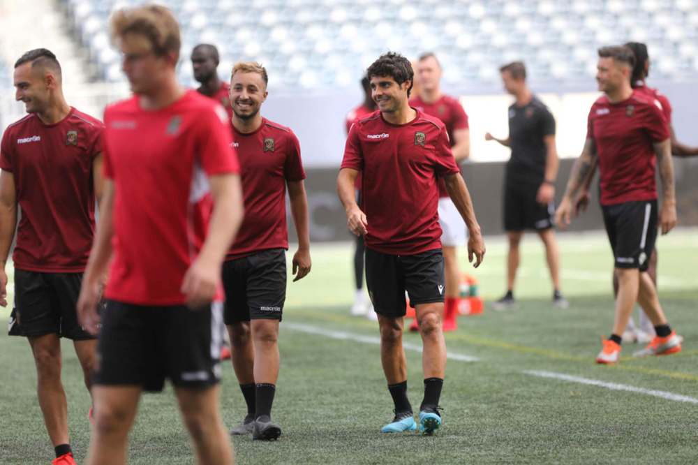 RUTH BONNEVILLE / WINNIPEG FREE PRESS FILES
Valour FC midfielder Jose Galan, centre, is one of several injured players that's on the mend and could return to action shortly.