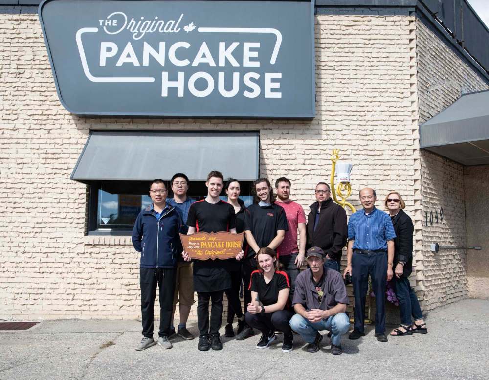 JESSICA LEE/WINNIPEG FREE PRESS
Staff of The Original Pancake House pose for a photo at the Pembina Highway location.