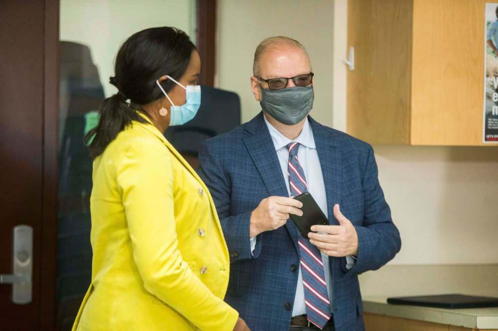 MIKAELA MACKENZIE / WINNIPEG FREE PRESS
Health Minister Audrey Gordon with Premier Kelvin Goertzen at the announcement at Nine Circles Community Health Centre in West Broadway.