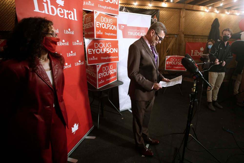 JOHN WOODS / WINNIPEG FREE PRESS
Doug Eyolfson, the Liberal candidate in Charleswood-St James-Assiniboia-Headingley, speaks to media and supporters during a post-election party at the Cork and Flame on Portage Avenue, in Winnipeg Monday. Election officials were still counting special ballots as of Tuesday afternoon meaning voters in the west Winnipeg riding likely won't know who their elected MP is until later this week.