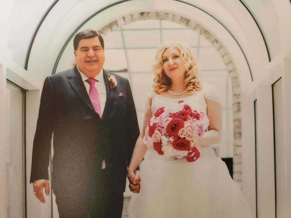 Supplied photo
Winnipeggers Arch Honigman and Joanna Biondi, seen on their wedding day in 2017. Honigman died Sept. 23 at St. Boniface Hospital, six days after being admitted for COVID-19 symptoms.