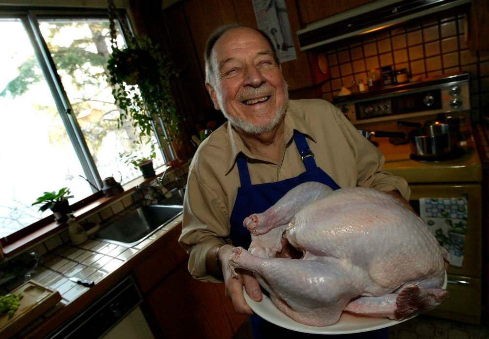PHIL HOSSACK / WINNIPEG FREE PRESS files
Ron Blicq shows off the 17-pound bird he’s readying for family and friends.