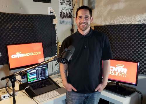 SUPPLIED
Mike Thom tries to be ‘positive and encouraging&rsquo; while co-hosting the morning show on CHVN, Winnipeg&rsquo;s contemporary Christian music radio station.