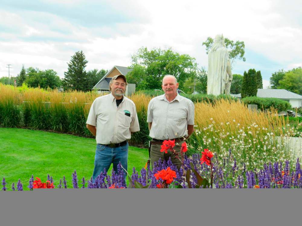 Grant with gardener Fred West at Viking Park in Gimli.