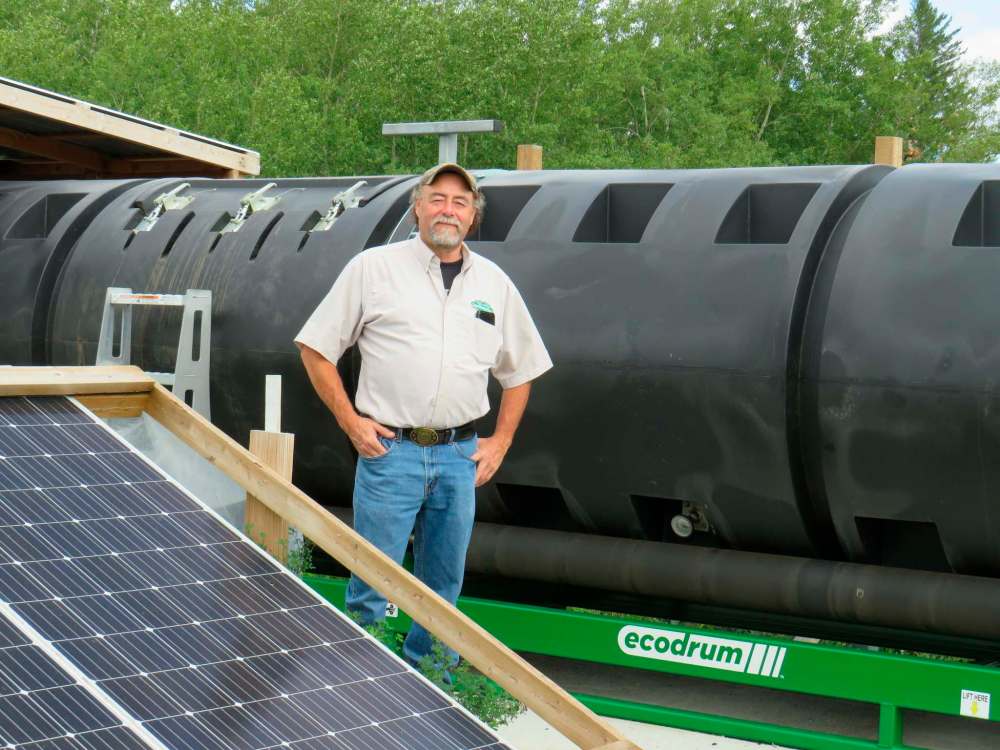 PHOTOS BY COLLEEN ZACHARIAS / WINNIPEG FREE PRESS
Dave Grant of Willow Creek Composting adds fish waste and sawdust to an Ecodrum to make fish compost.