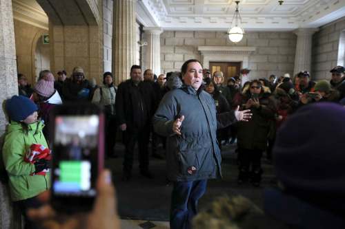 RUTH BONNEVILLE / WINNIPEG FREE PRESS files
In this 2019 photo, Clayton Thomas-Müller talks to the media inside the Legislative Building. Standing up for Indigenous rights, the biosphere and justice has been at the heart of Thomas-Müller&rsquo;s work for decades.