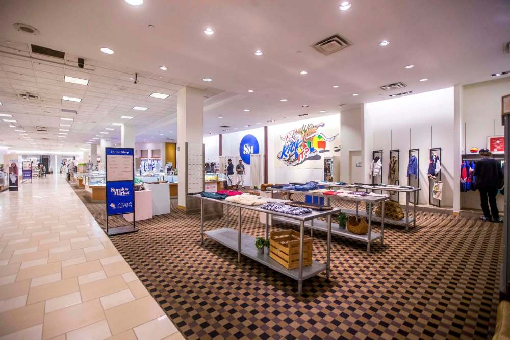 MIKAELA MACKENZIE / WINNIPEG FREE PRESS
Opening-day visitors said they'd heard about the new shop on social media, which doesn't surprise Surplus Market's team.