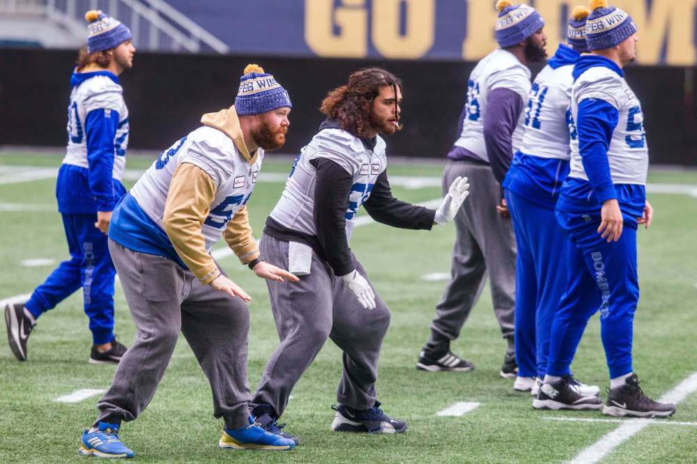 MIKAELA MACKENZIE / WINNIPEG FREE PRESS
Bomber Asotui Eli (centre) at practice in Winnipeg on Friday.