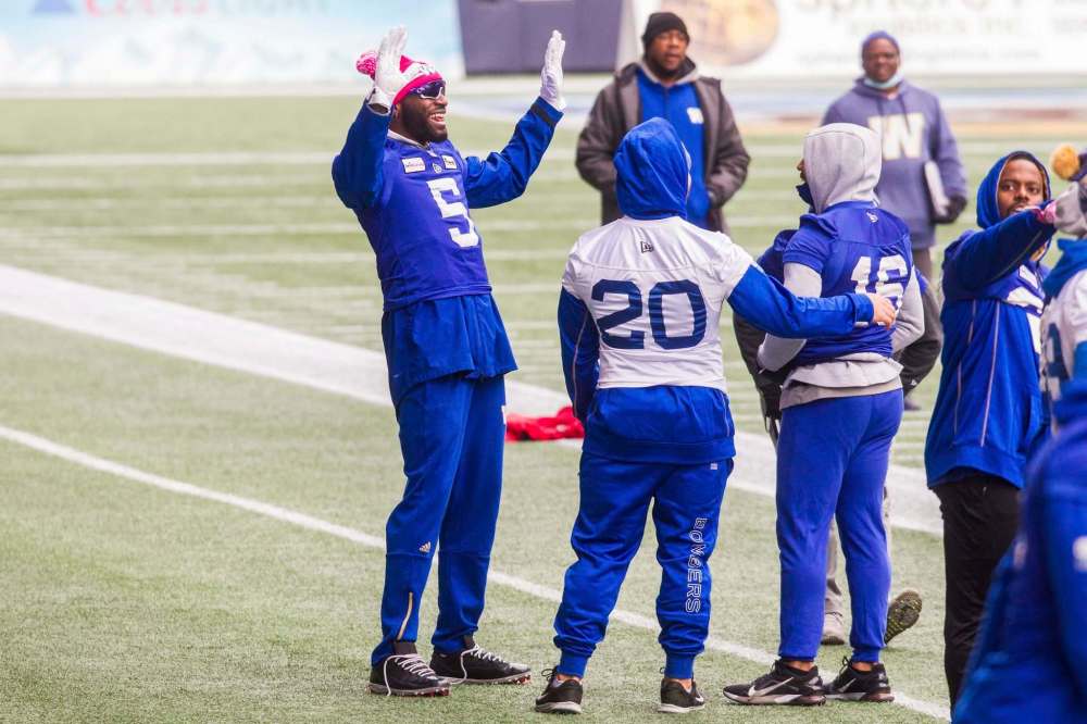 MIKAELA MACKENZIE / WINNIPEG FREE PRESS
Bomber Willie Jefferson dances at practice in Winnipeg on Friday.