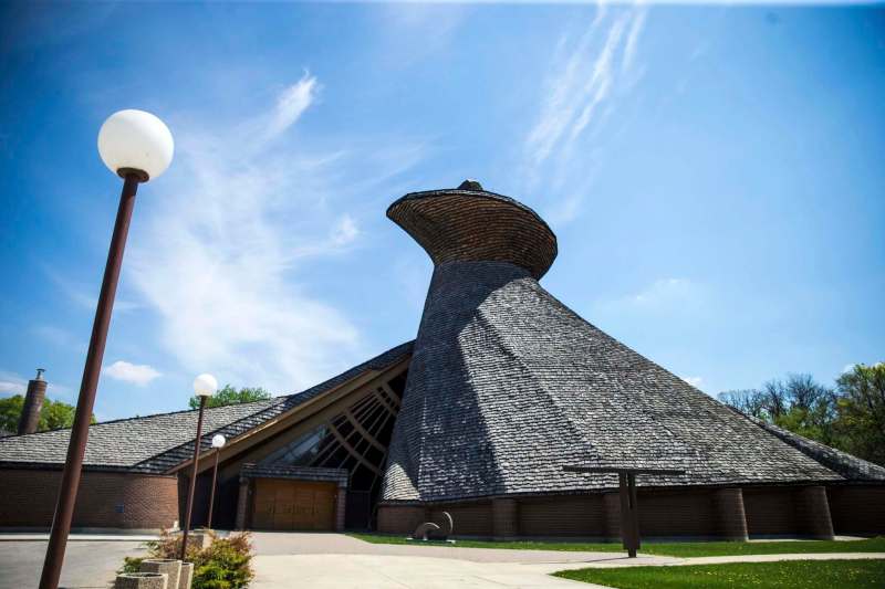MIKAELA MACKENZIE / WINNIPEG FREE PRESS
Precious Blood Roman Catholic Church in Winnipeg on Tuesday, May 22, 2018. This is the 50th year of worship inside the unusual building.