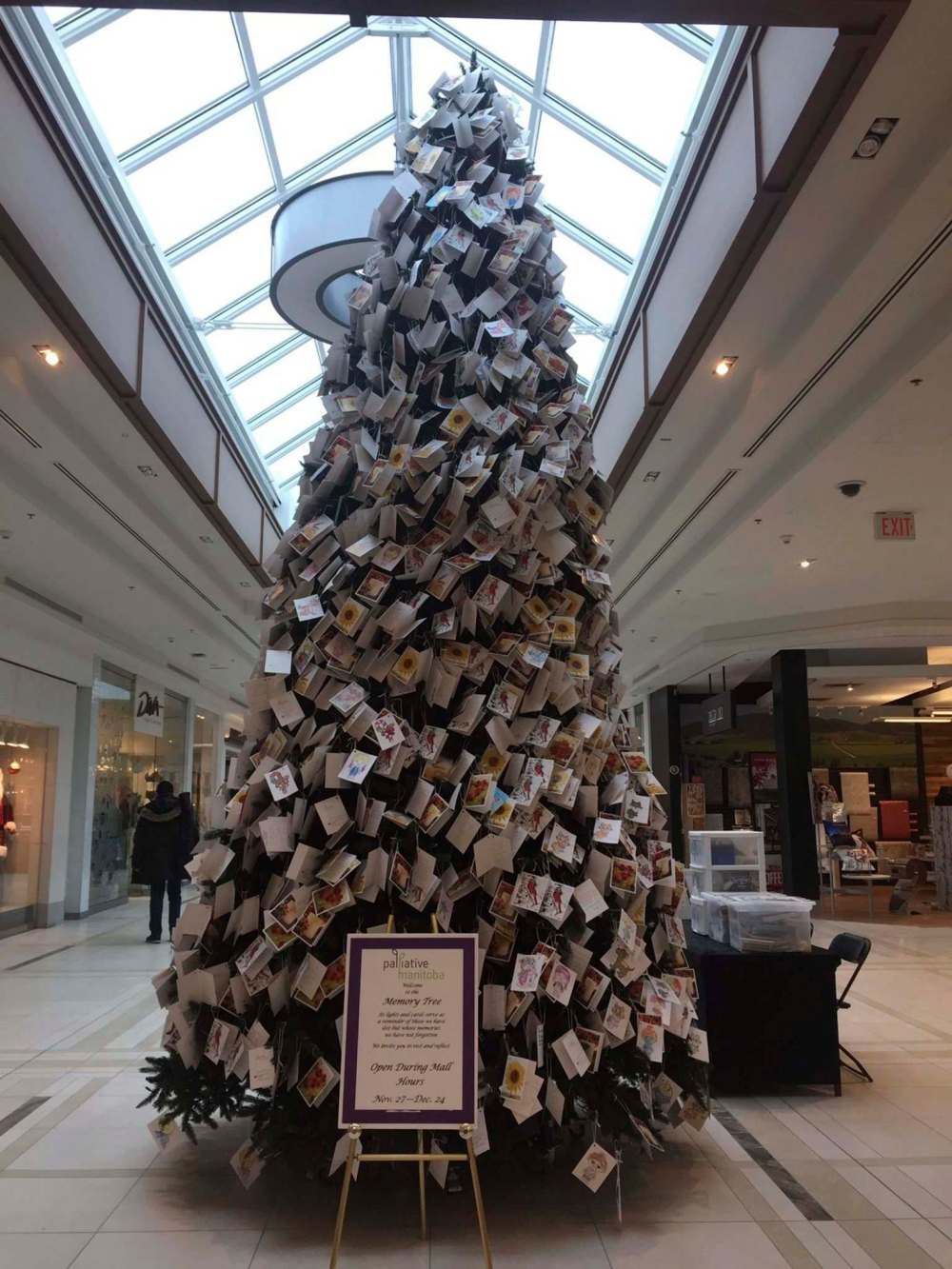 Lindsay Felstead Photo
The Memory Tree at St. Vital Centre the last time it was up, in December 2019.