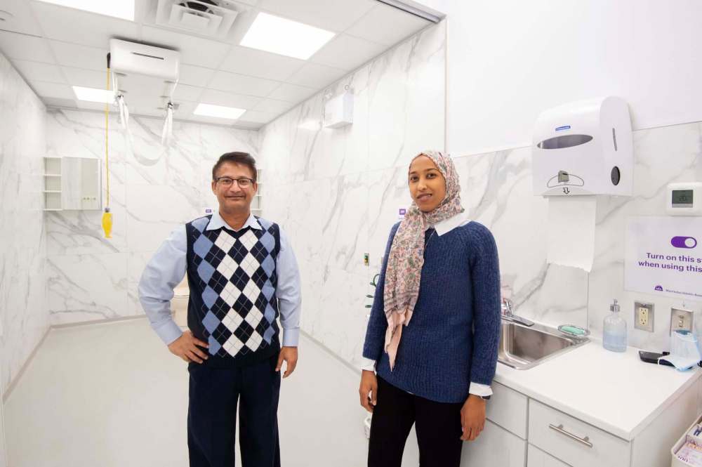 Mike Sudoma / Winnipeg Free Press
Sidi Abdulle, community services manager for the Manitoba Islamic Association, left, and volunteer funeral director Abdul Aziz inside the funeral facility attached to the Grand Mosque on Waverley Street.