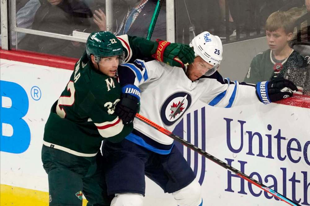 Winnipeg Jets' Paul Stastny, right, thinks there’s a chance to learn a valuable lesson from his team's current losing streak. (AP Photo/Jim Mone)