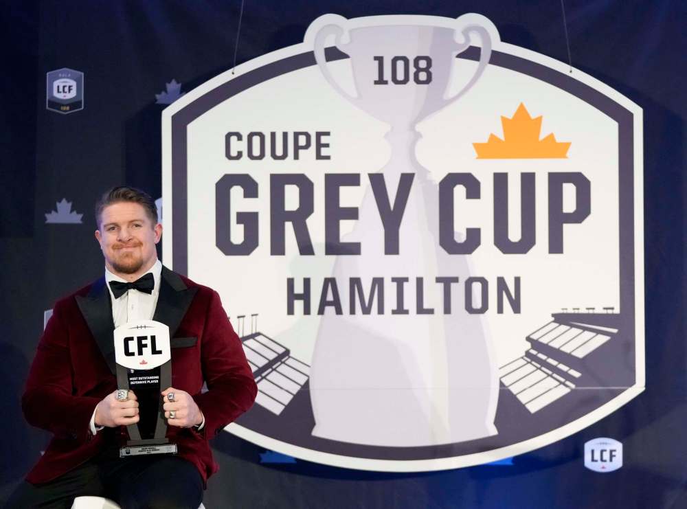 Nathan Denette / The Canadian Press
Winnipeg Blue Bombers' Adam Bighill is awarded the 'Most Outstanding Defensive Player' during the CFL Awards in Hamilton Friday.