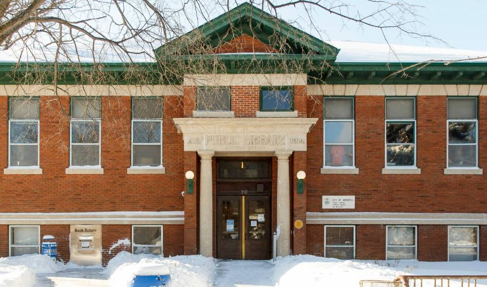 MIKE DEAL / WINNIPEG FREE PRESS
The Winnipeg public library at 20 West Gate in the Armstrong’s Point neighbourhood is one of the city’s oldest, built in 1915.