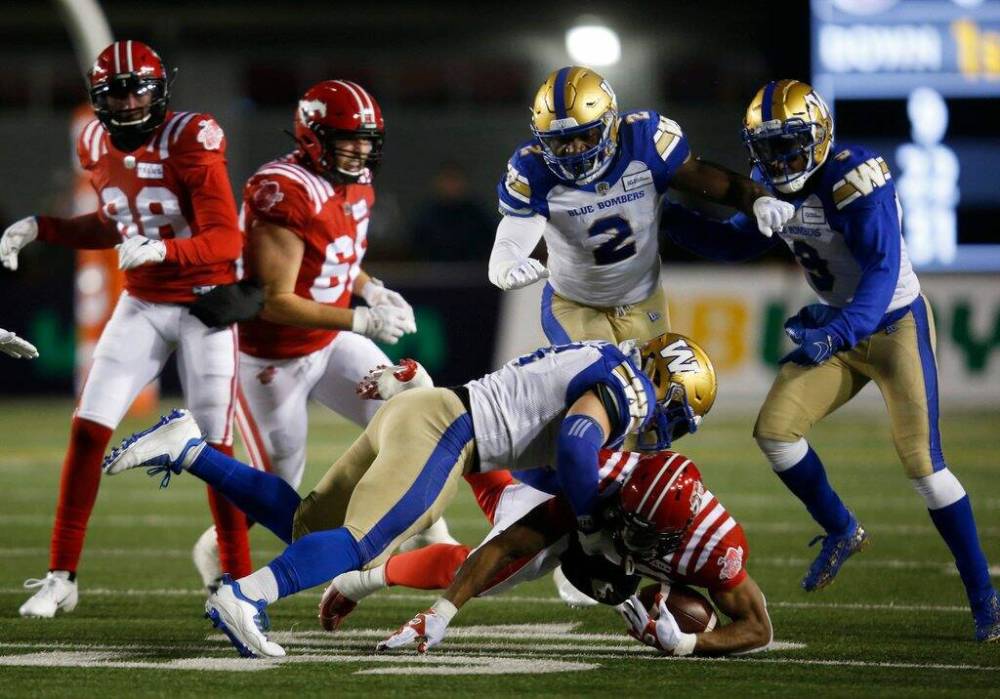 Winnipeg Blue Bombers’ Adam Bighill (left) signed a one-year contract extension with the Bombers. (Todd Korol / The Canadian Press files)