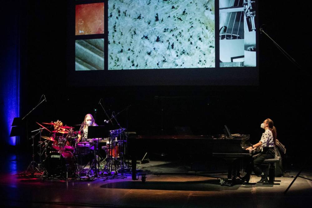 Daniel Crump / Winnipeg Free Press
Percussionist Ben Reimer, left, and pianist Naomi Woo perform during a rehearsal for the Winnipeg New Music Festival Digital Landscapes at the Centennial Concert Hall.